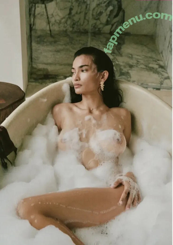 Kelly Gale nude photo #1211 (kellybellyboom / kellygale)