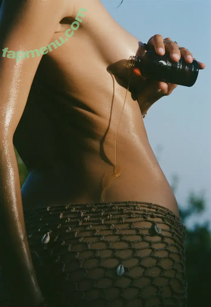 Kelly Gale nude photo #1222 (kellybellyboom / kellygale)