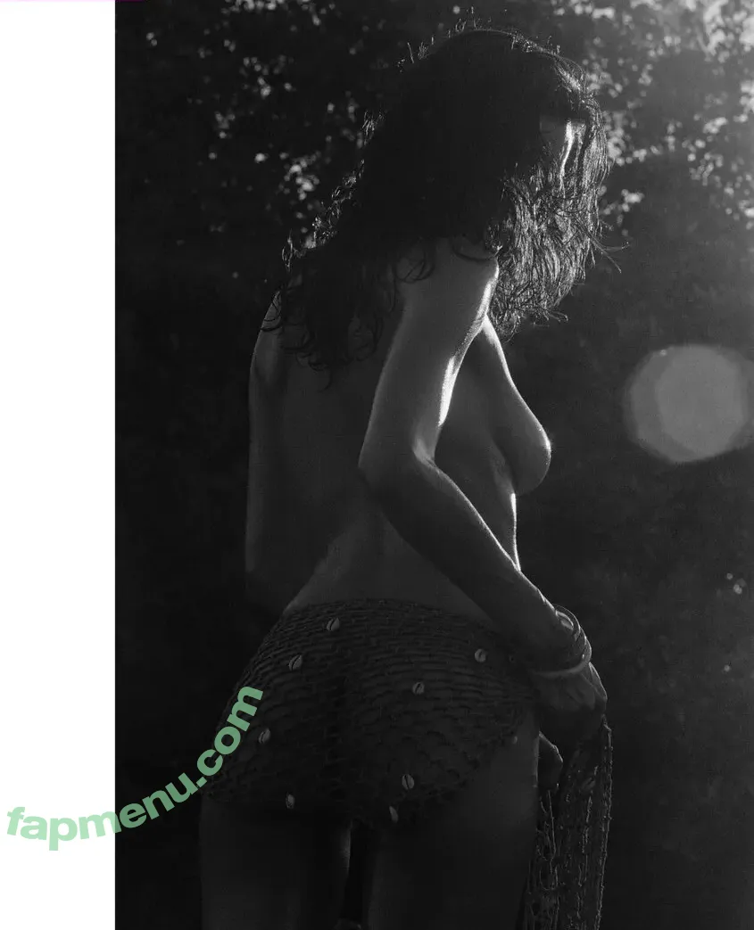 Kelly Gale nude photo #1223 (kellybellyboom / kellygale)