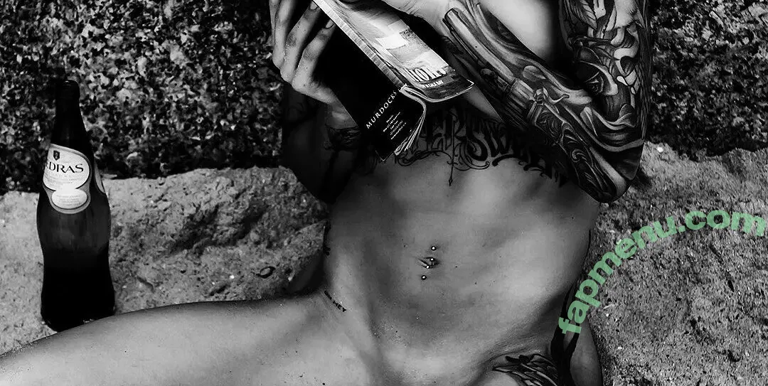 Kelly Winstanley nude photo #0016 (prettyfitanddeadly)