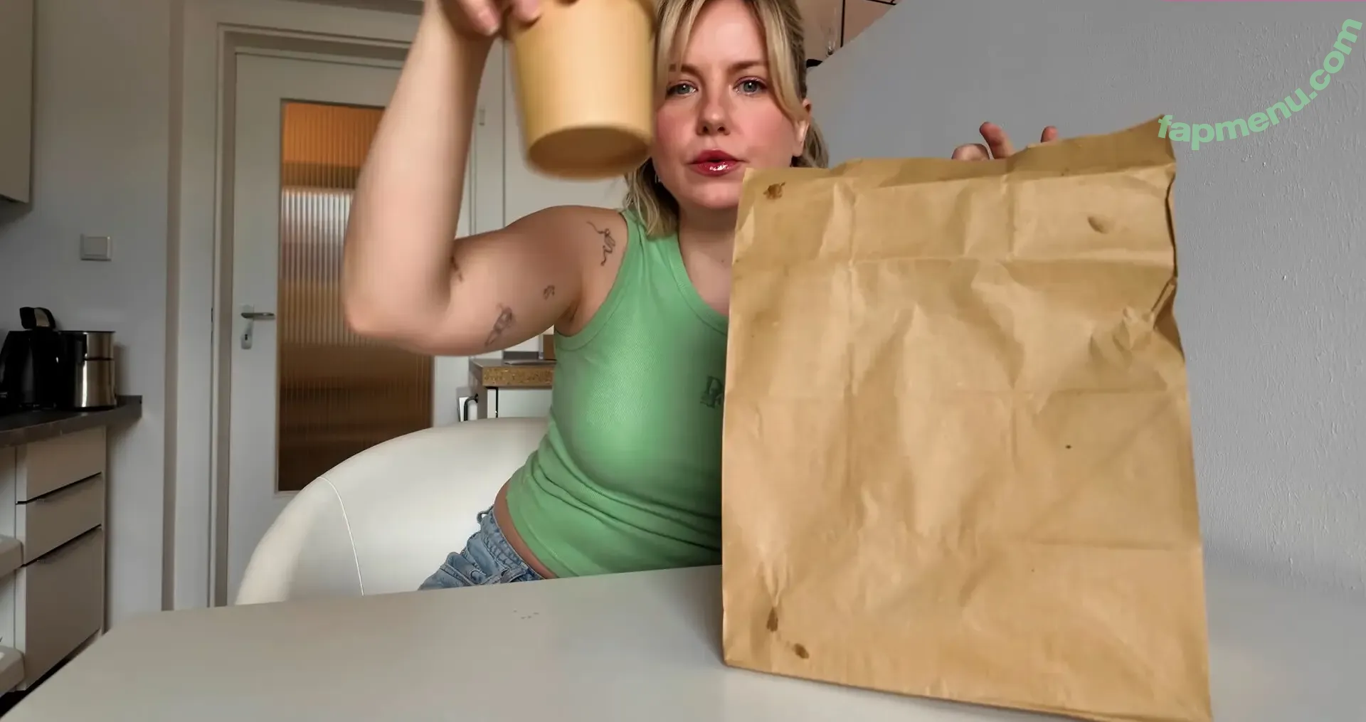 KellyMissesvlog nude photo #0564 (ajandkelz)
