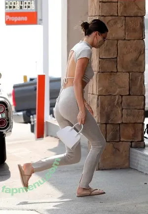 Kendall Jenner / KendallJenner nude photo #4749