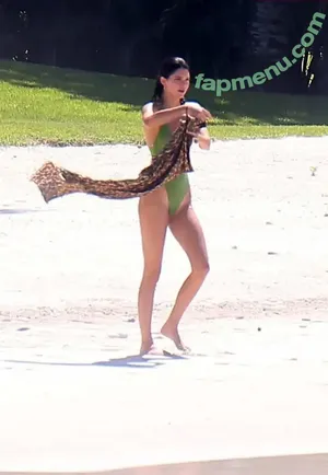 Kendall Jenner / KendallJenner nude photo #4823