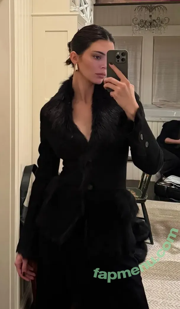 Kendall Jenner nude photo #4443 (KendallJenner)
