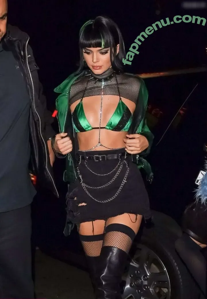Kendall Jenner nude photo #4454 (KendallJenner)
