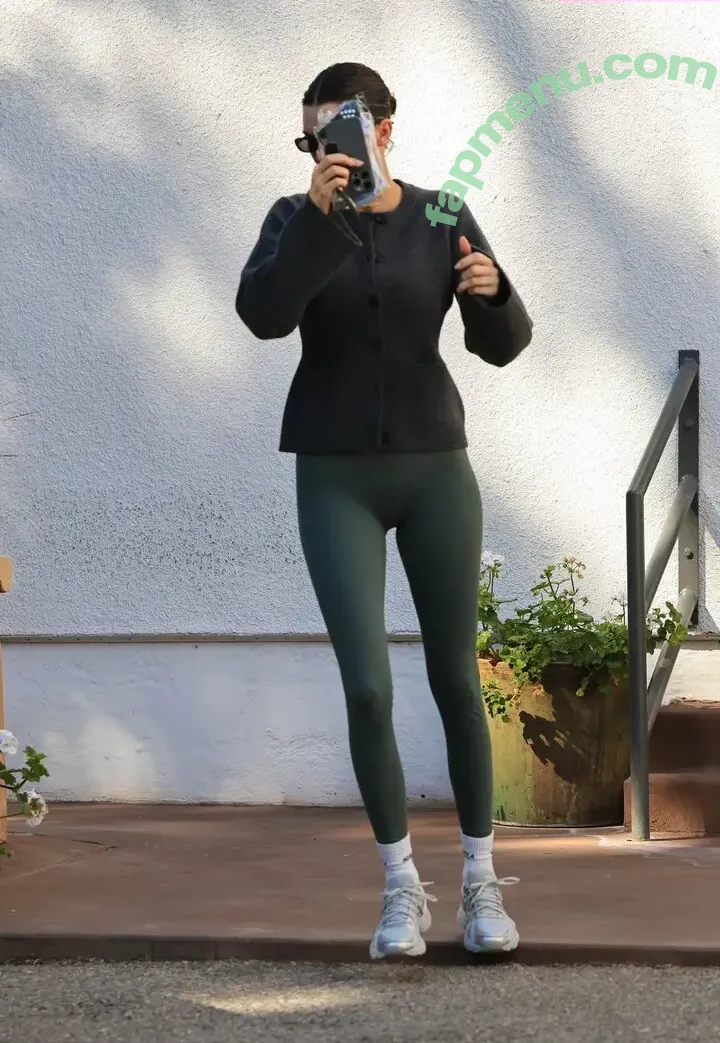 Kendall Jenner nude photo #4466 (KendallJenner)
