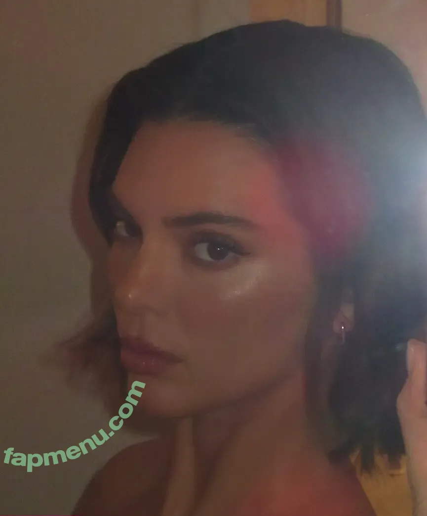 Kendall Jenner nude photo #4476 (KendallJenner)