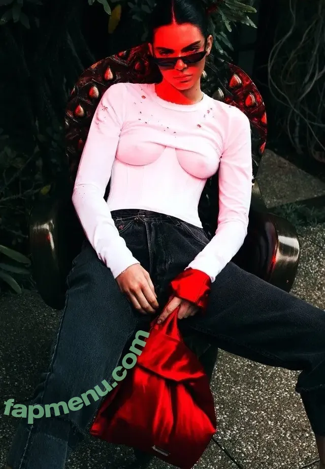 Kendall Jenner nude photo #4479 (KendallJenner)