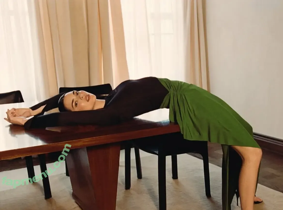 Kendall Jenner nude photo #4706 (KendallJenner)