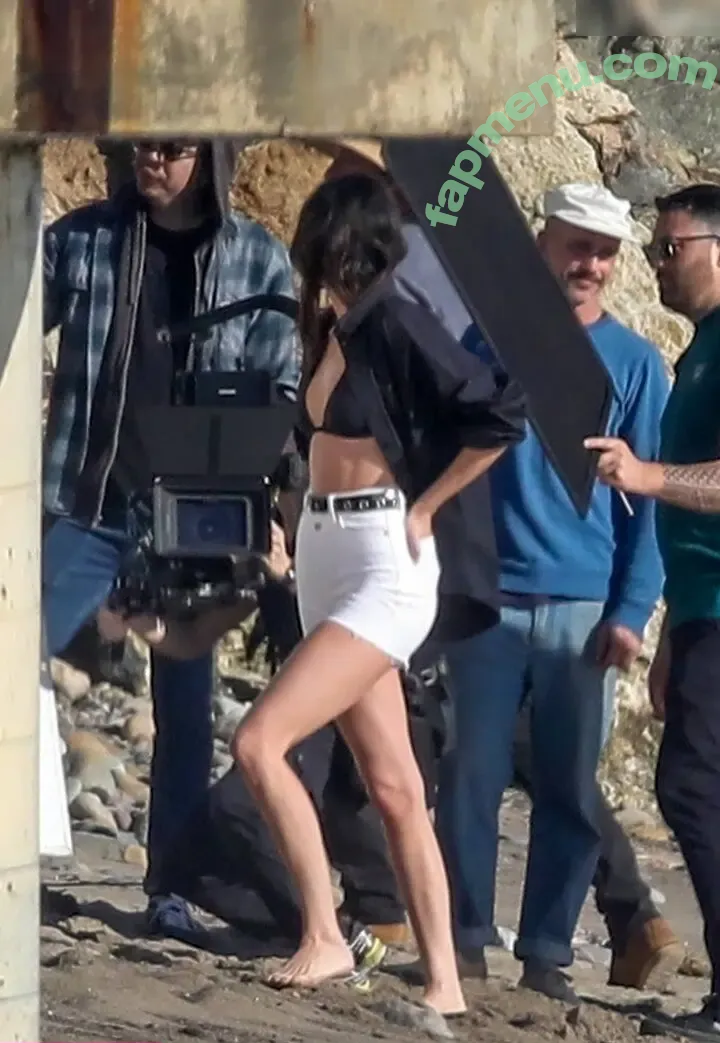 Kendall Jenner nude photo #4764 (KendallJenner)