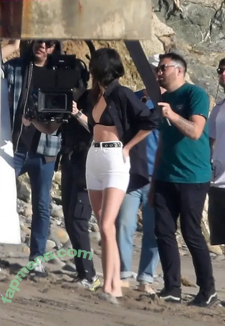 Kendall Jenner nude photo #4771 (KendallJenner)