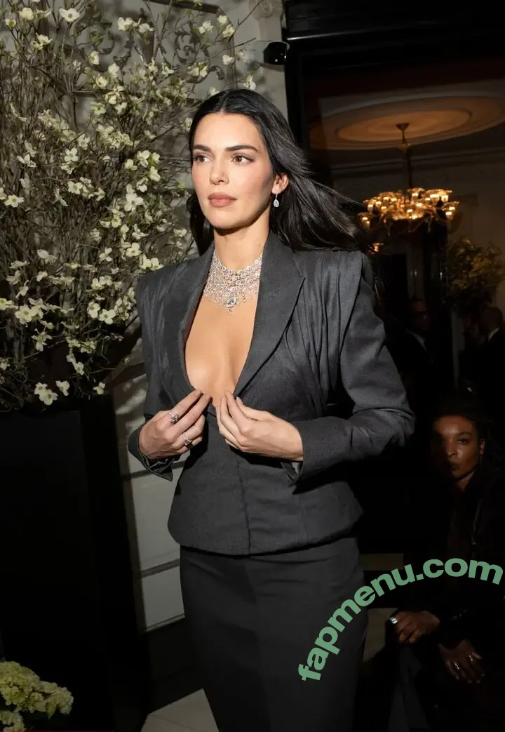 Kendall Jenner nude photo #4784 (KendallJenner)