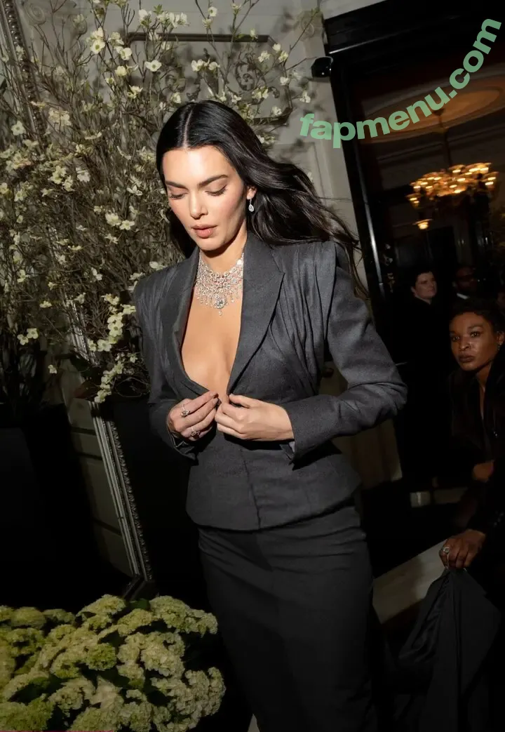Kendall Jenner nude photo #4785 (KendallJenner)