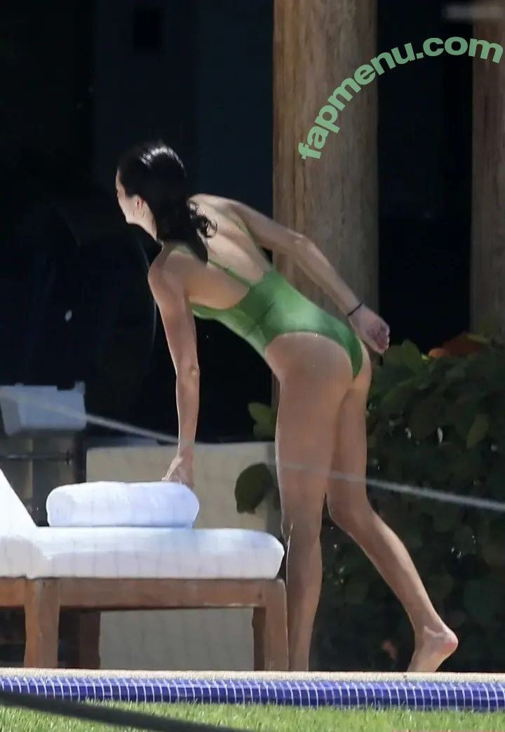 Kendall Jenner nude photo #4814 (KendallJenner)