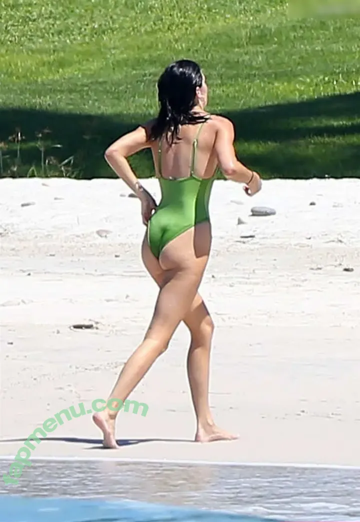 Kendall Jenner nude photo #4817 (KendallJenner)