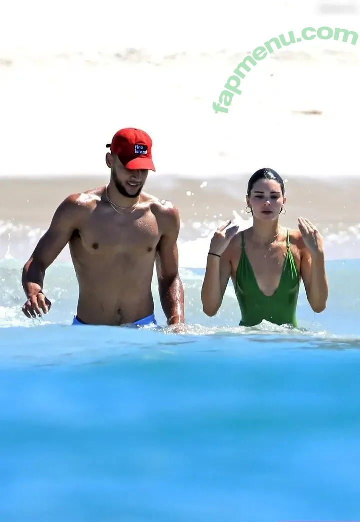 Kendall Jenner nude photo #4824 (KendallJenner)