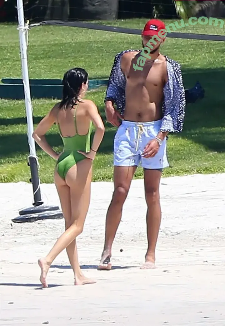 Kendall Jenner nude photo #4825 (KendallJenner)