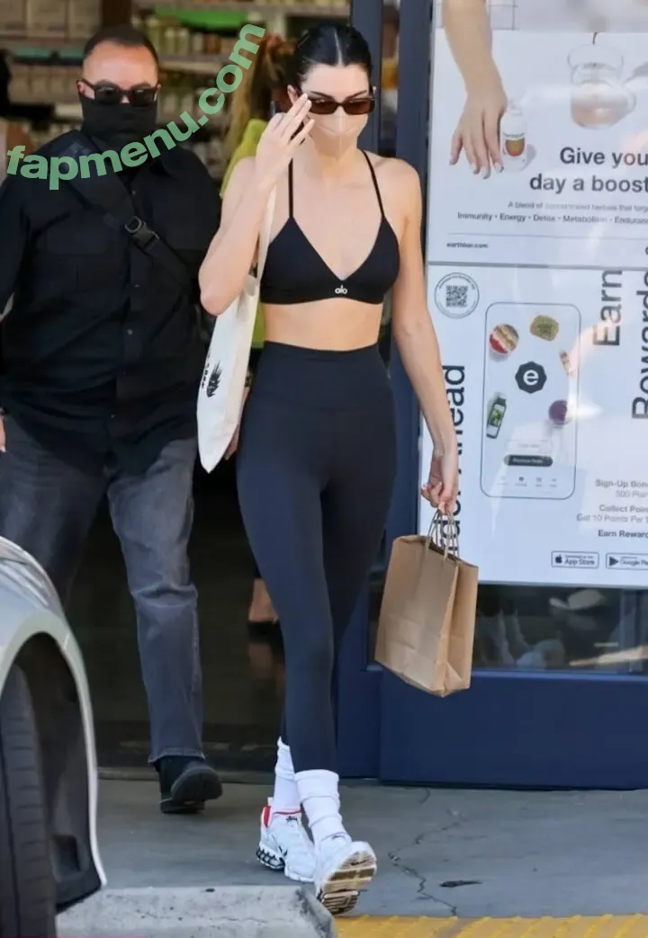 Kendall Jenner nude photo #4835 (KendallJenner)