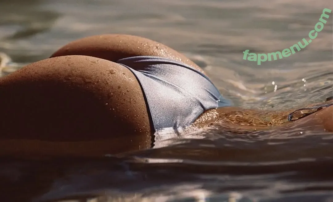 Kendall Jenner nude photo #4866 (KendallJenner)