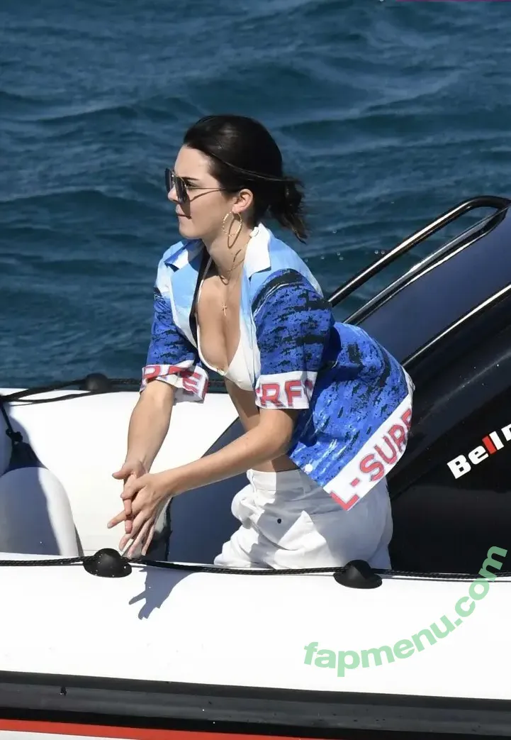 Kendall Jenner nude photo #4891 (KendallJenner)