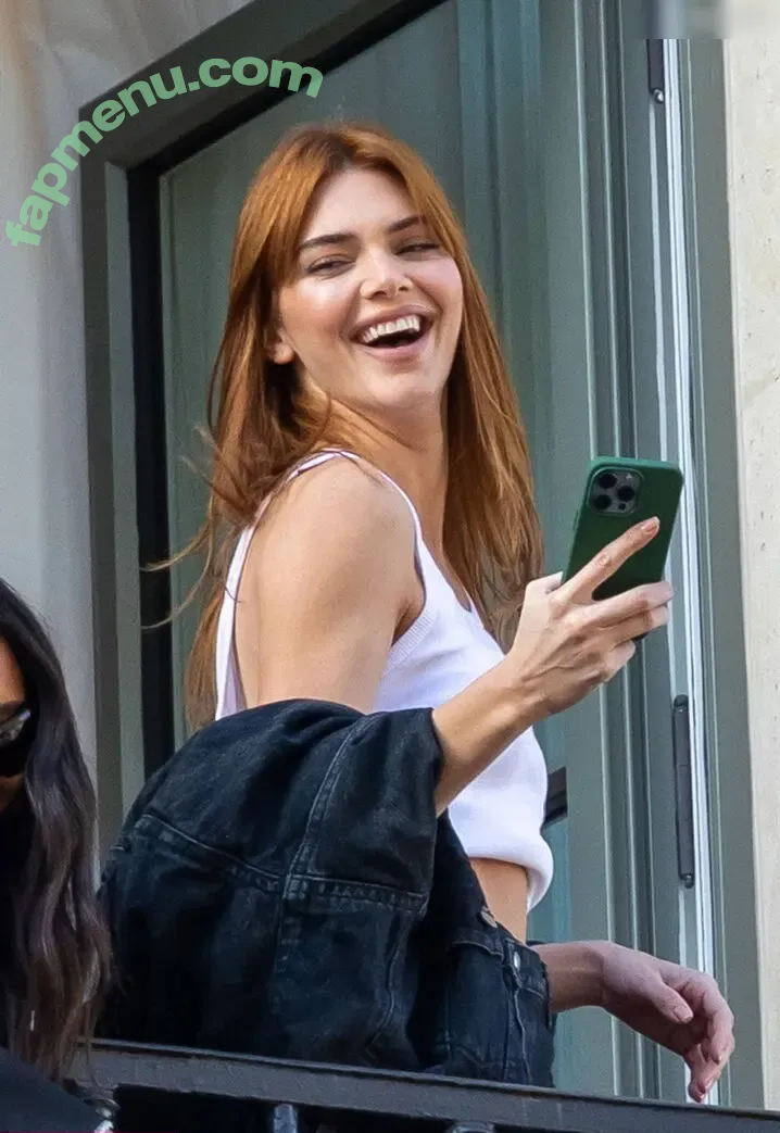 Kendall Jenner nude photo #4970 (KendallJenner)