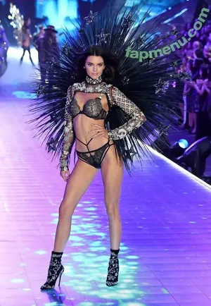 Kendall Jenner / KendallJenner nude photo #5083