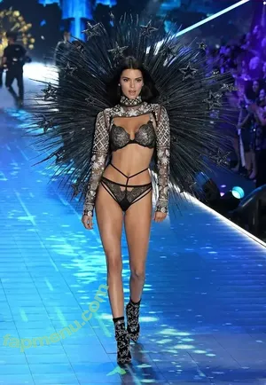 Kendall Jenner / KendallJenner nude photo #5092