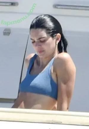 Kendall Jenner / KendallJenner nude photo #5126