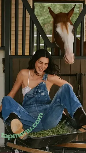 Kendall Jenner / KendallJenner nude photo #5151
