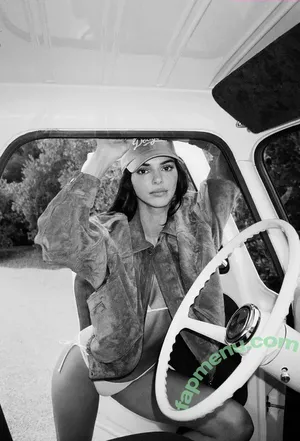 Kendall Jenner / KendallJenner nude photo #5182