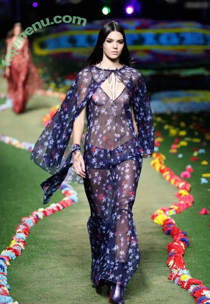Kendall Jenner nude photo #5077 (KendallJenner)