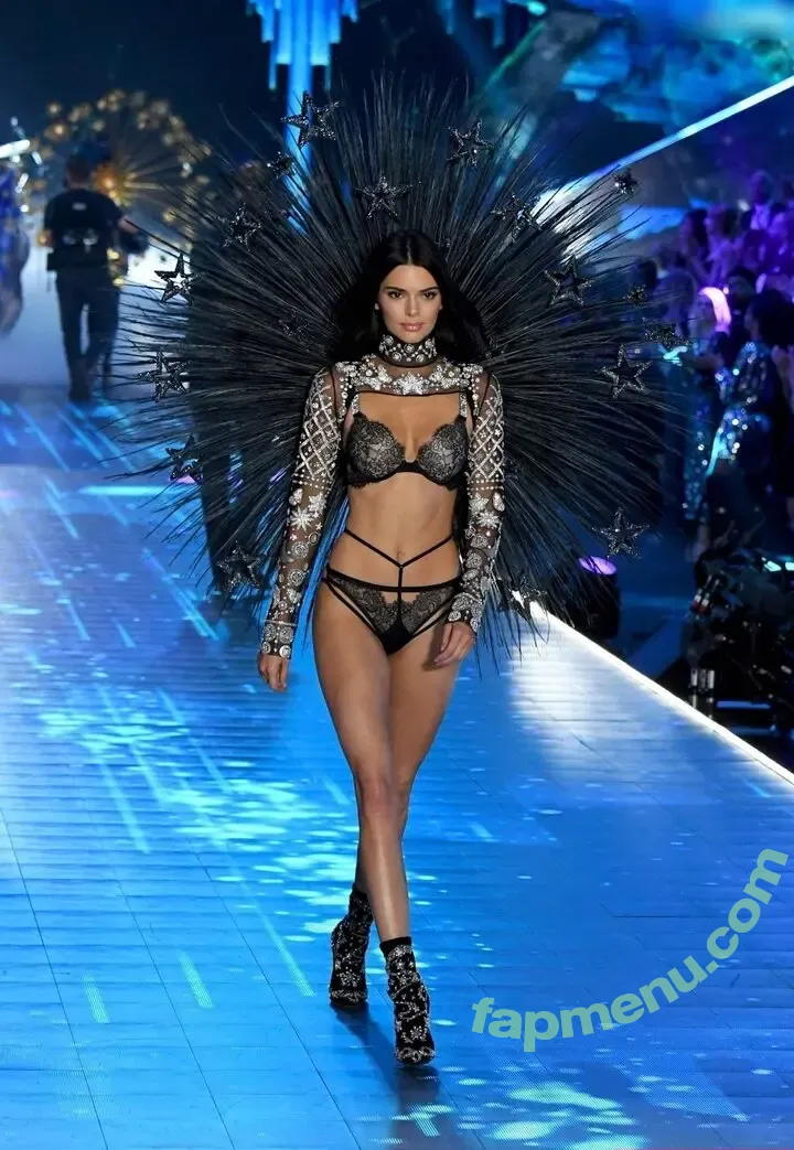 Kendall Jenner nude photo #5094 (KendallJenner)
