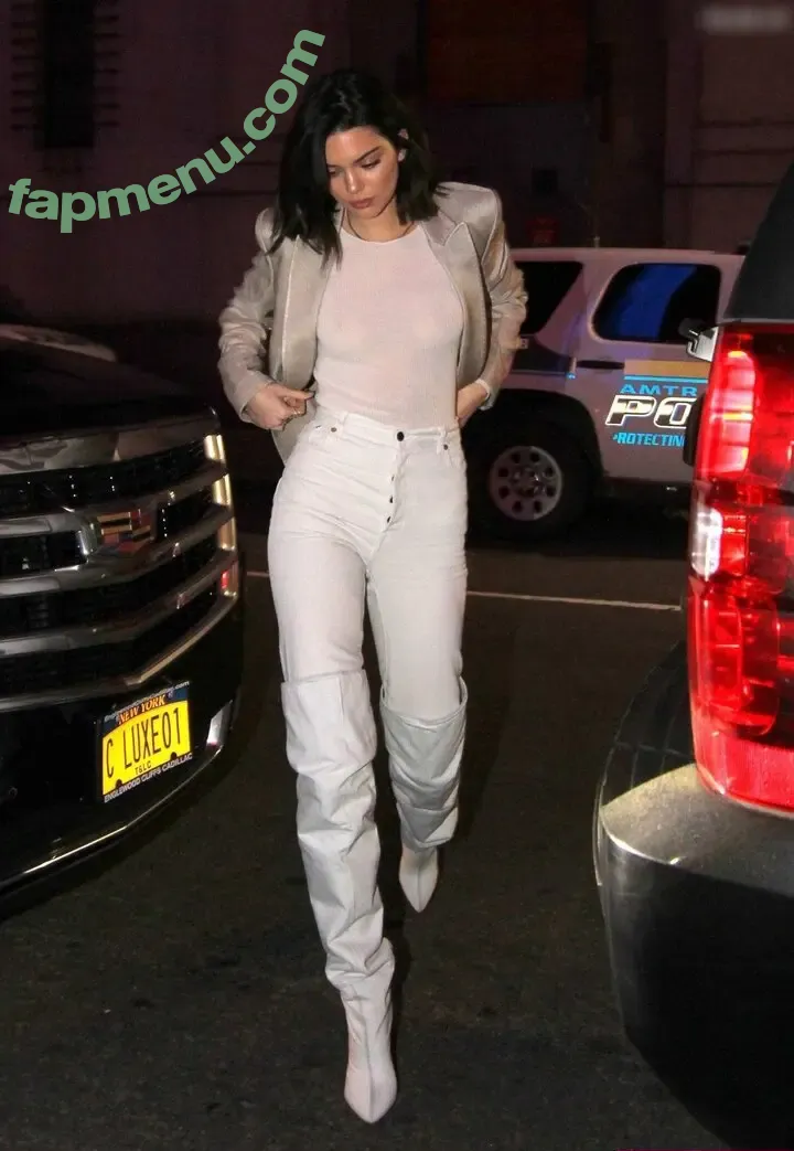 Kendall Jenner nude photo #5140 (KendallJenner)