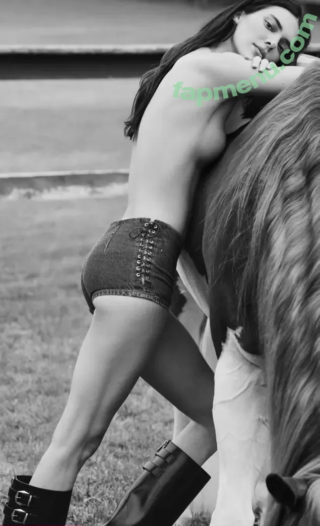 Kendall Jenner nude photo #5149 (KendallJenner)