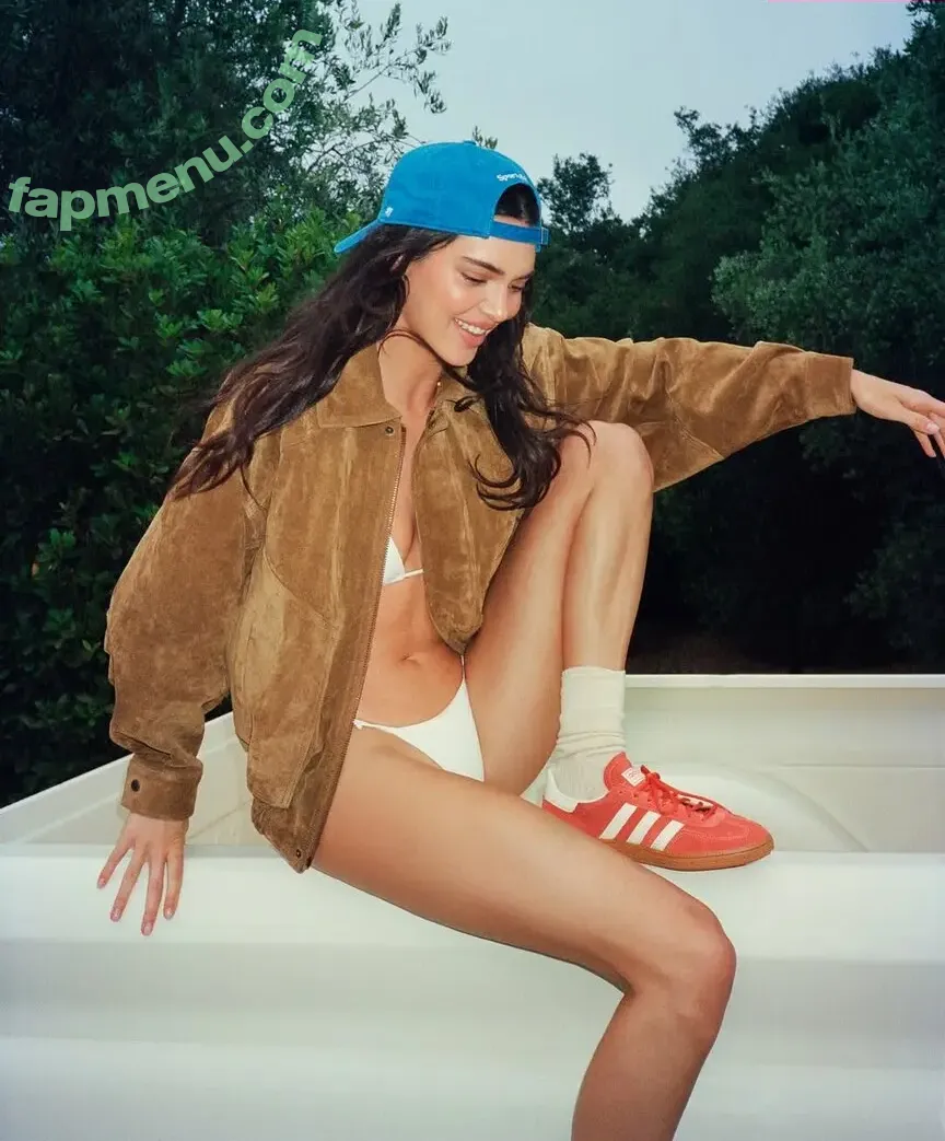 Kendall Jenner nude photo #5164 (KendallJenner)