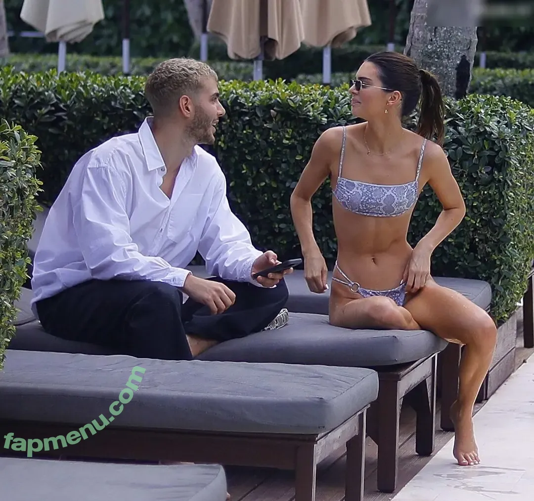 Kendall Jenner nude photo #5200 (KendallJenner)