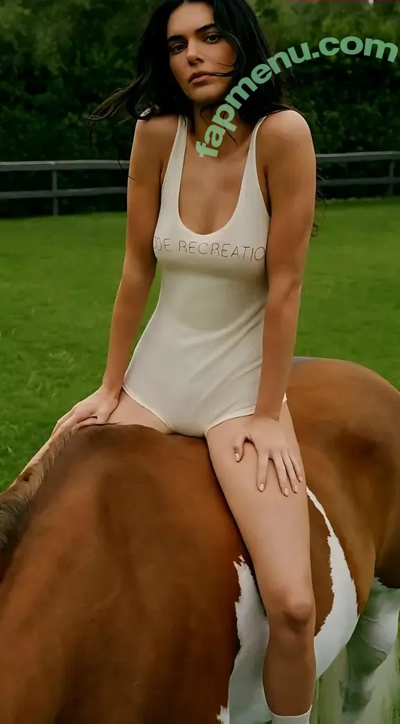 Kendall Jenner nude photo #5219 (KendallJenner)