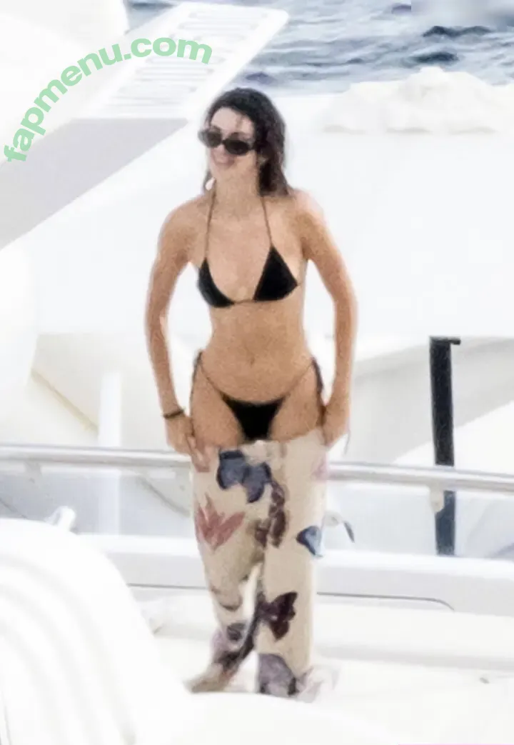 Kendall Jenner nude photo #5238 (KendallJenner)