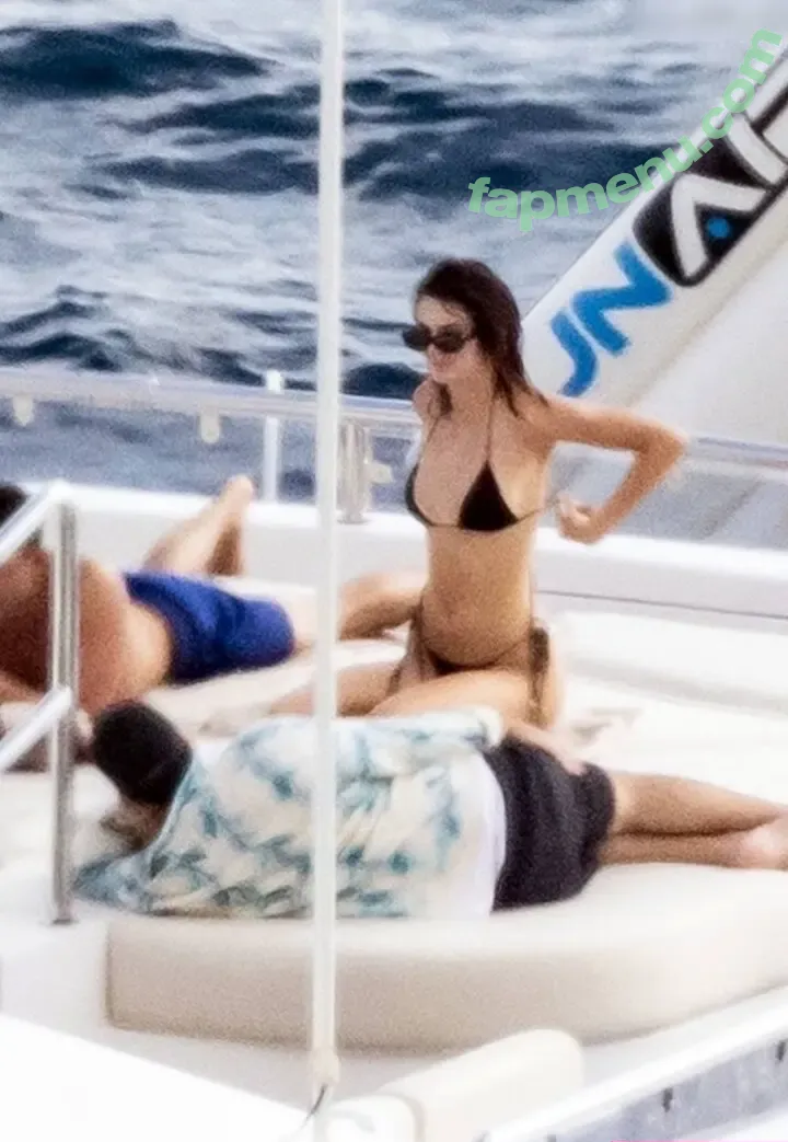 Kendall Jenner nude photo #5249 (KendallJenner)