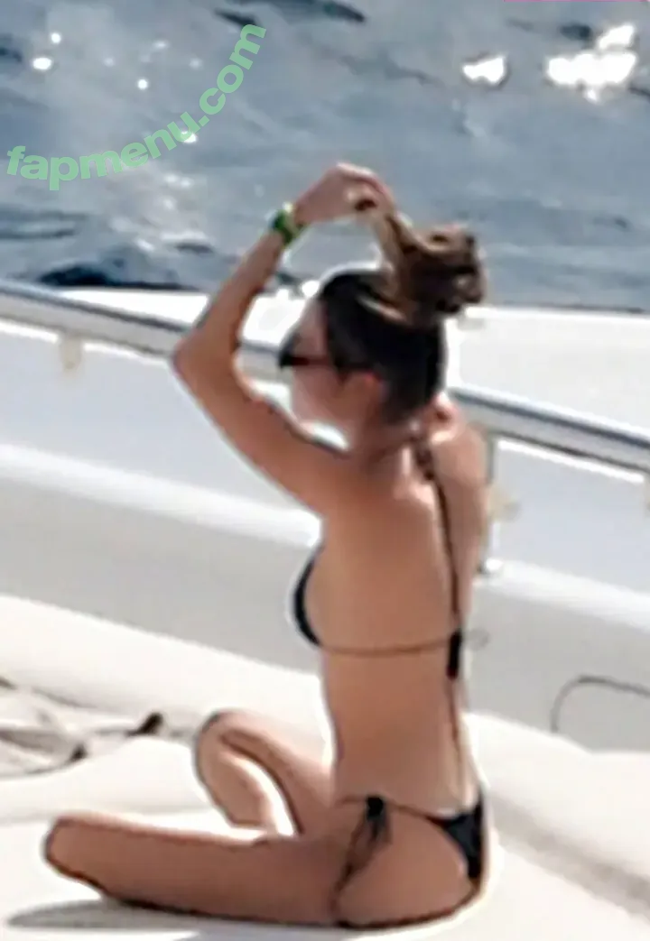 Kendall Jenner nude photo #5259 (KendallJenner)