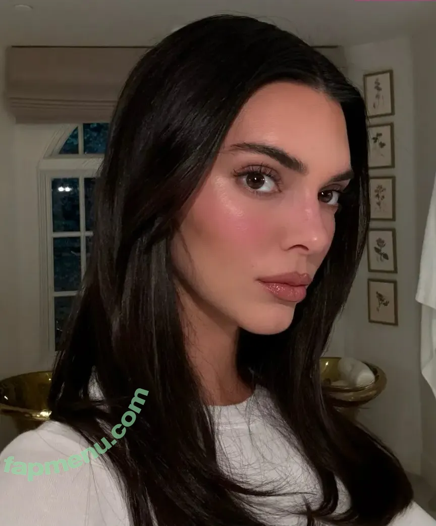 Kendall Jenner nude photo #5294 (KendallJenner)