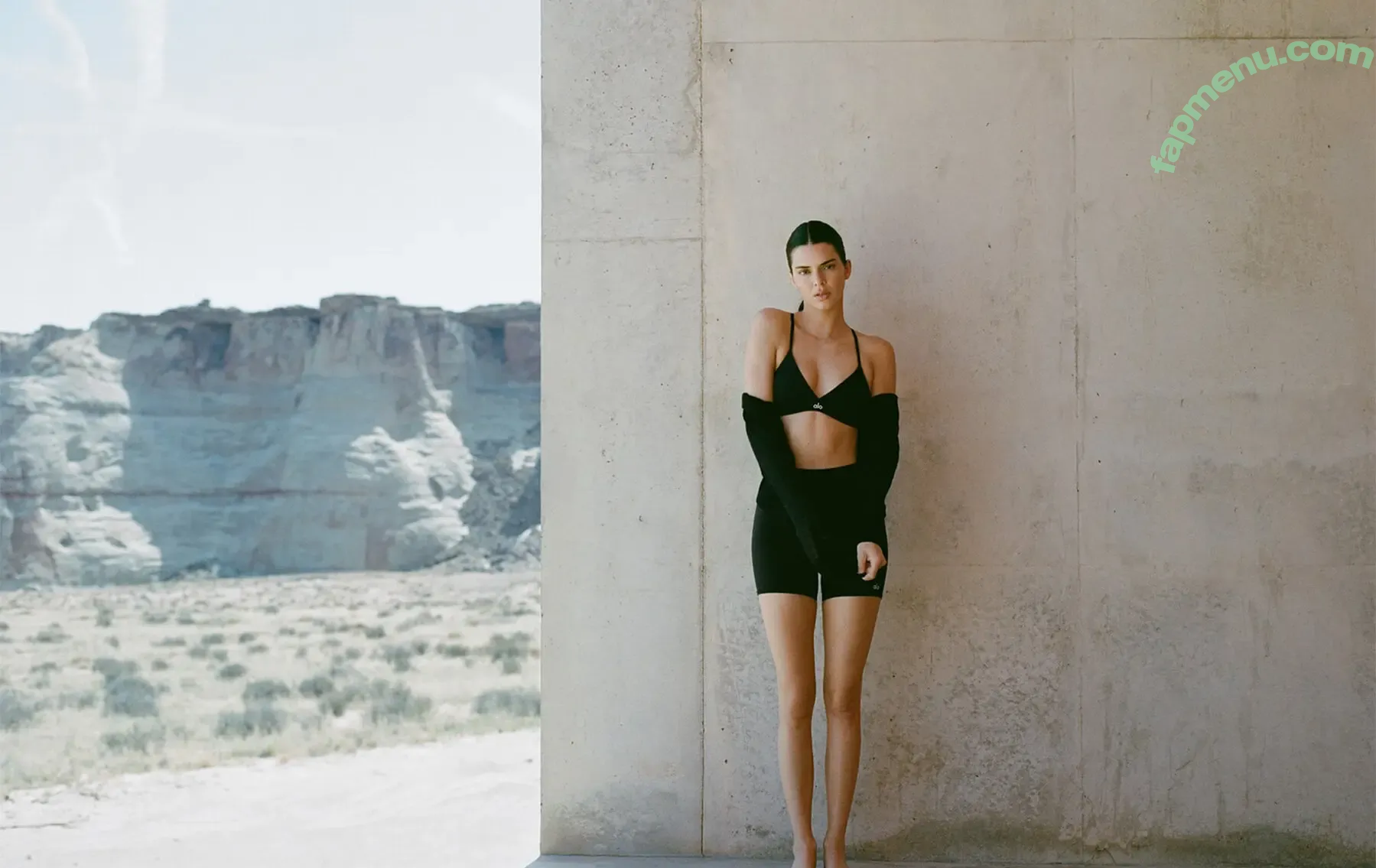 Kendall Jenner nude photo #5301 (KendallJenner)