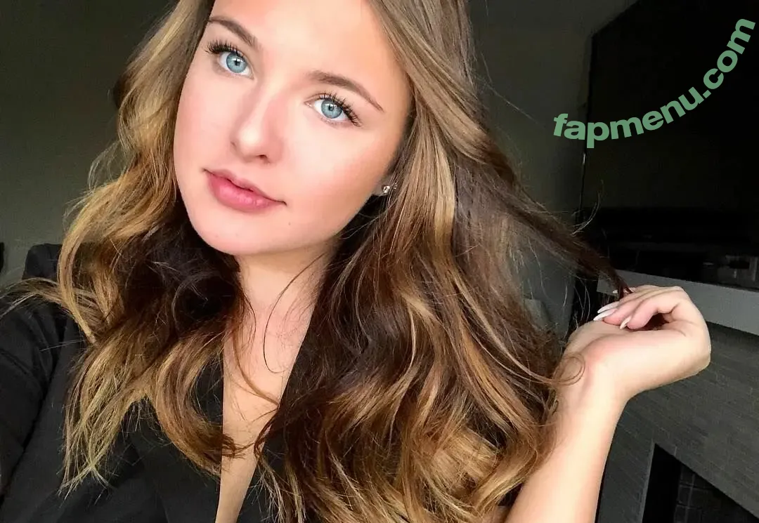 Kendrarowe nude photo #0001 (Kendrarowe)