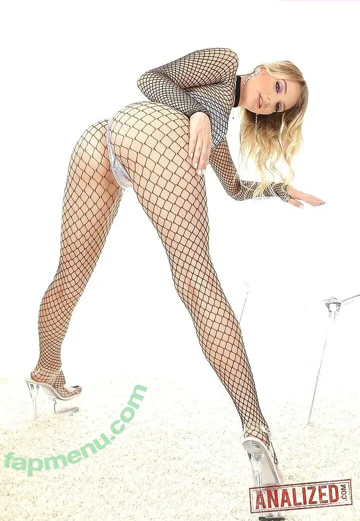 Kenna James nude photo #1100 (kennajames21 / kennajamesx / realkennajames)