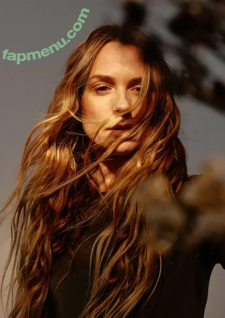 Kerry Condon nude photo #0020 (kerrycondon)