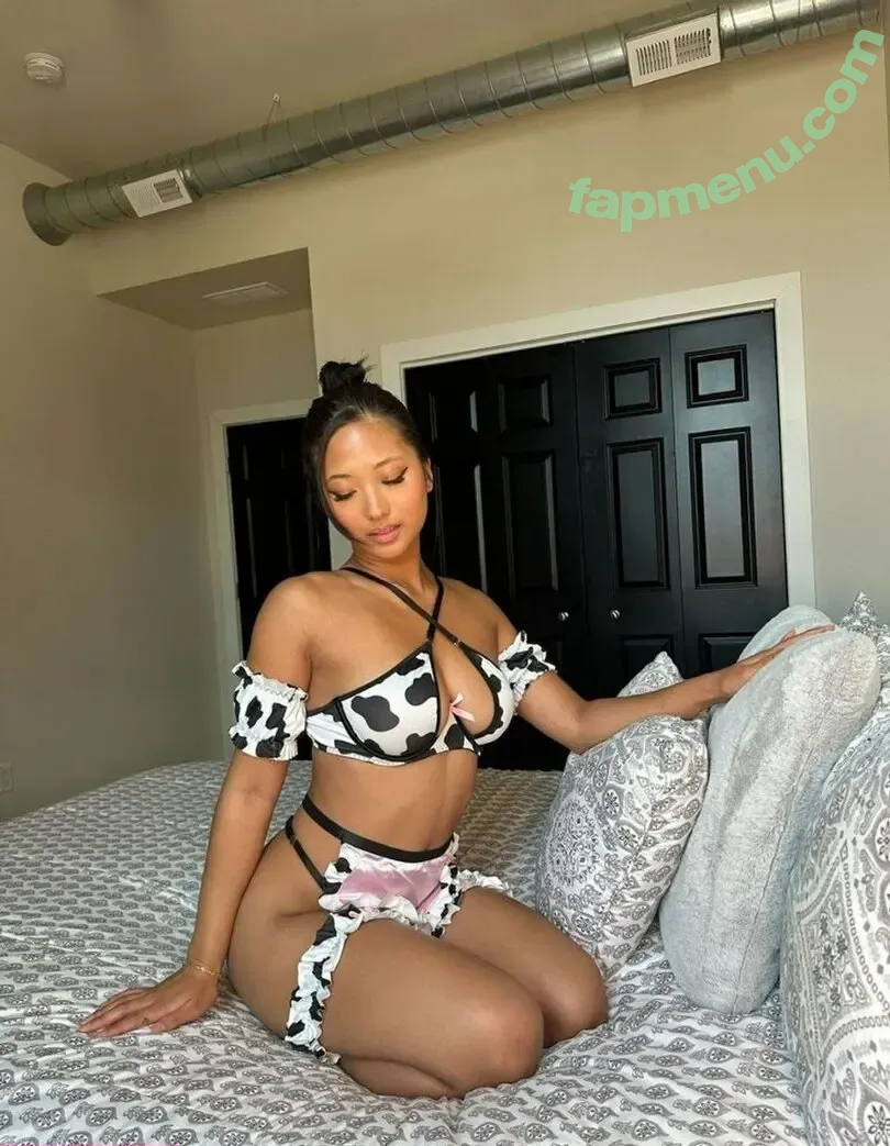 Kharlla nude photo #0002 (Kharismatic / kharllaarcega)