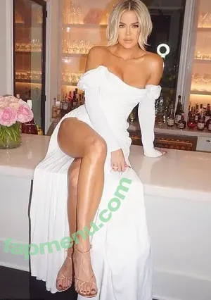 Khloé Kardashian / khloekardashian nude photo #0006