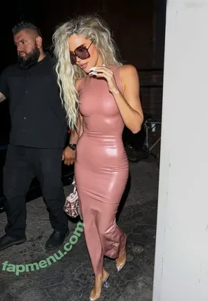 Khloé Kardashian / khloekardashian nude photo #0015