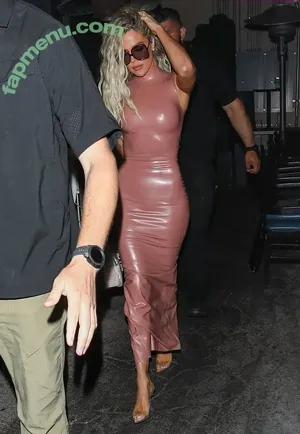 Khloé Kardashian / khloekardashian nude photo #0020