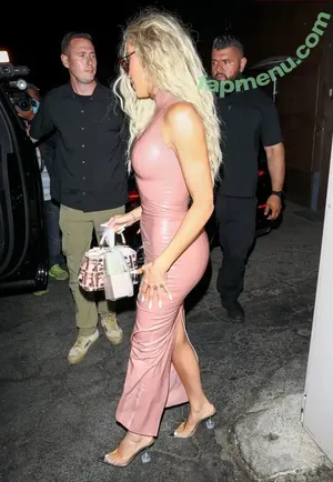 Khloé Kardashian / khloekardashian nude photo #0027
